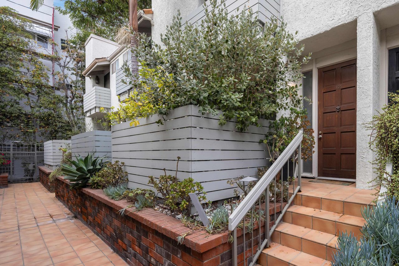 Contemporary Courtyard Townhome