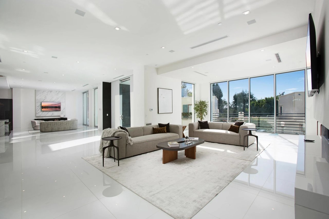 BEVERLY CREST DR