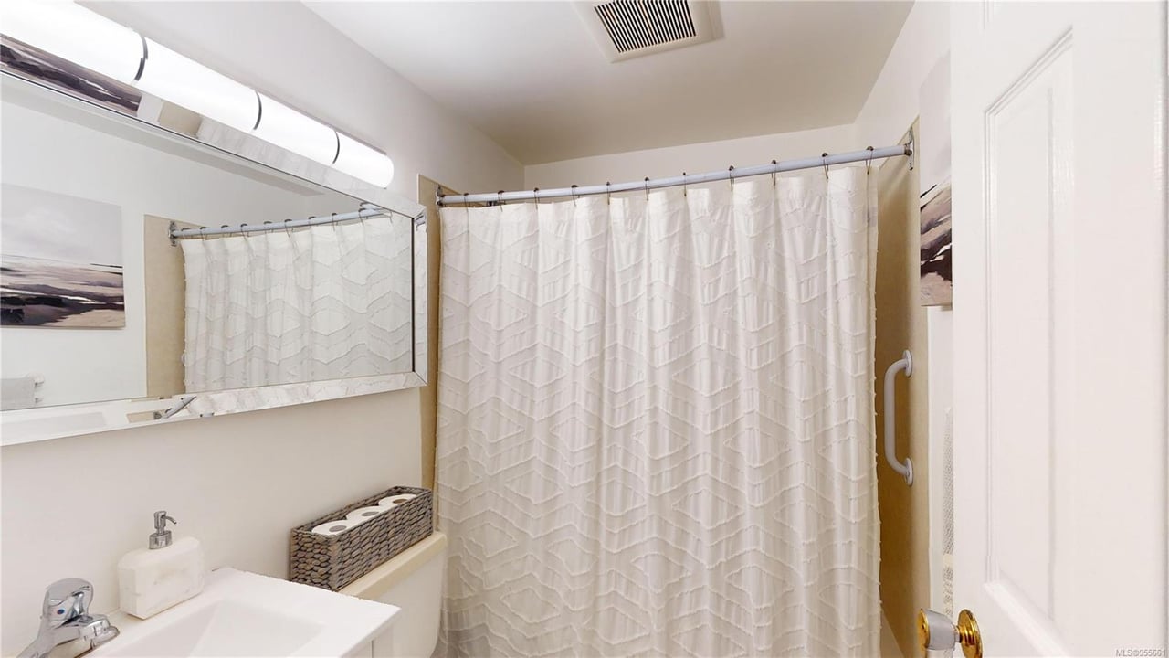 3-1956 Glenidle Rd, Sooke