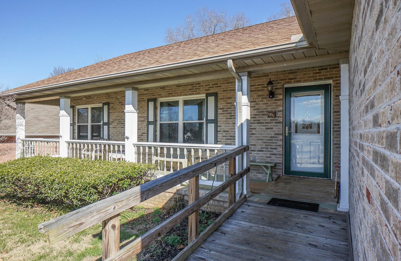 1526 Cavalier Dr