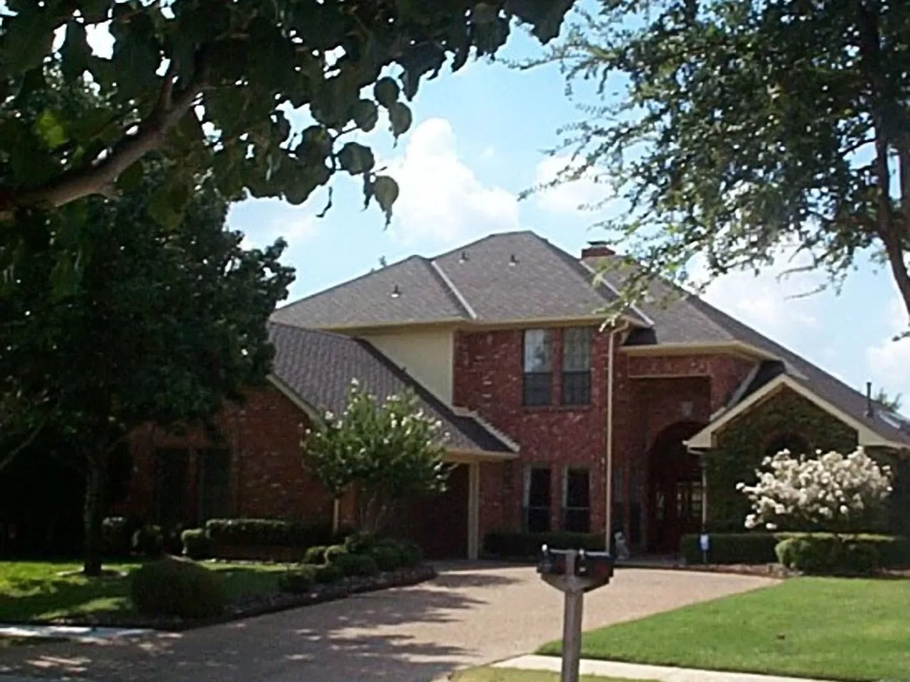 812 Canyon Crest Dr