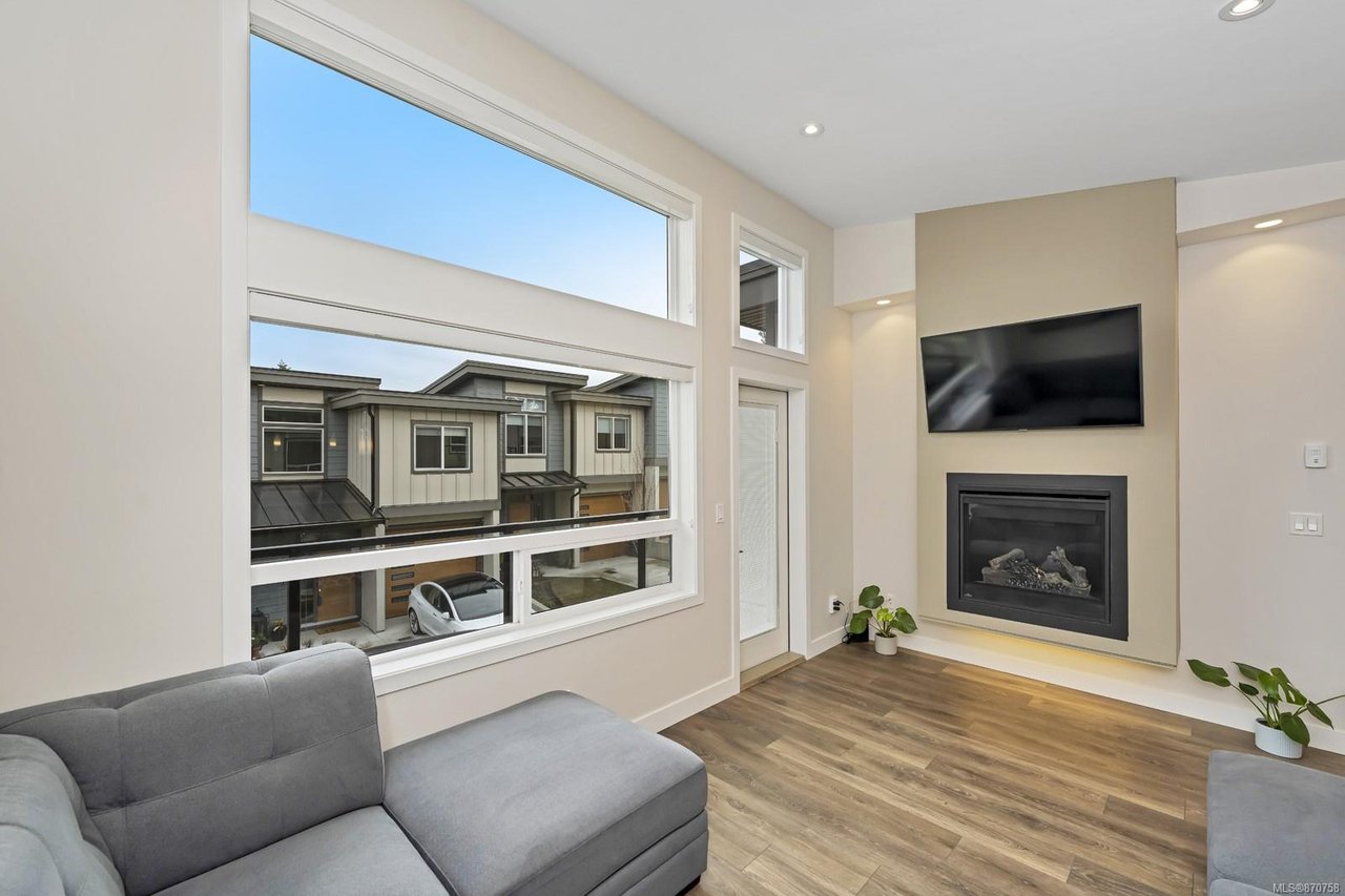 2214 Echo Valley Rise, Langford
