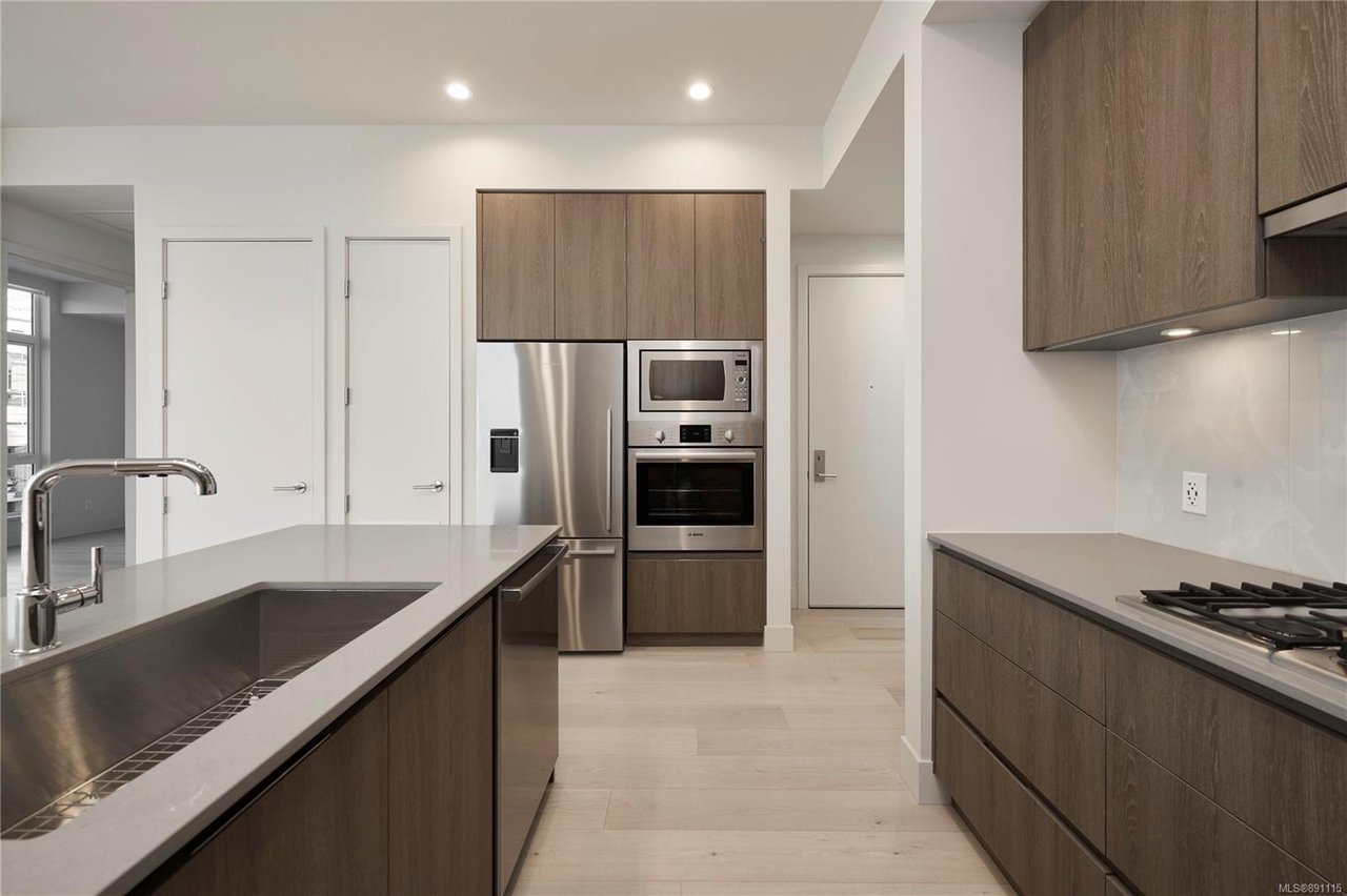 604-501 Park Pl