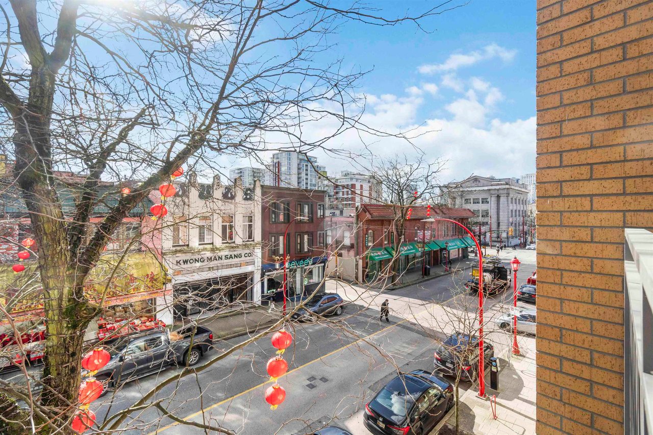 303-231 E Pender Street, Vancouver