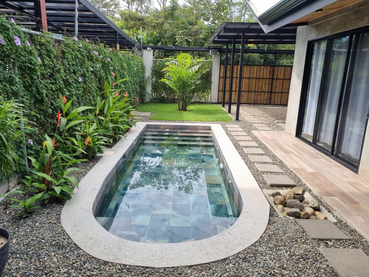 Contemporary Walk to Beach Home, Uvita, Puntarenas