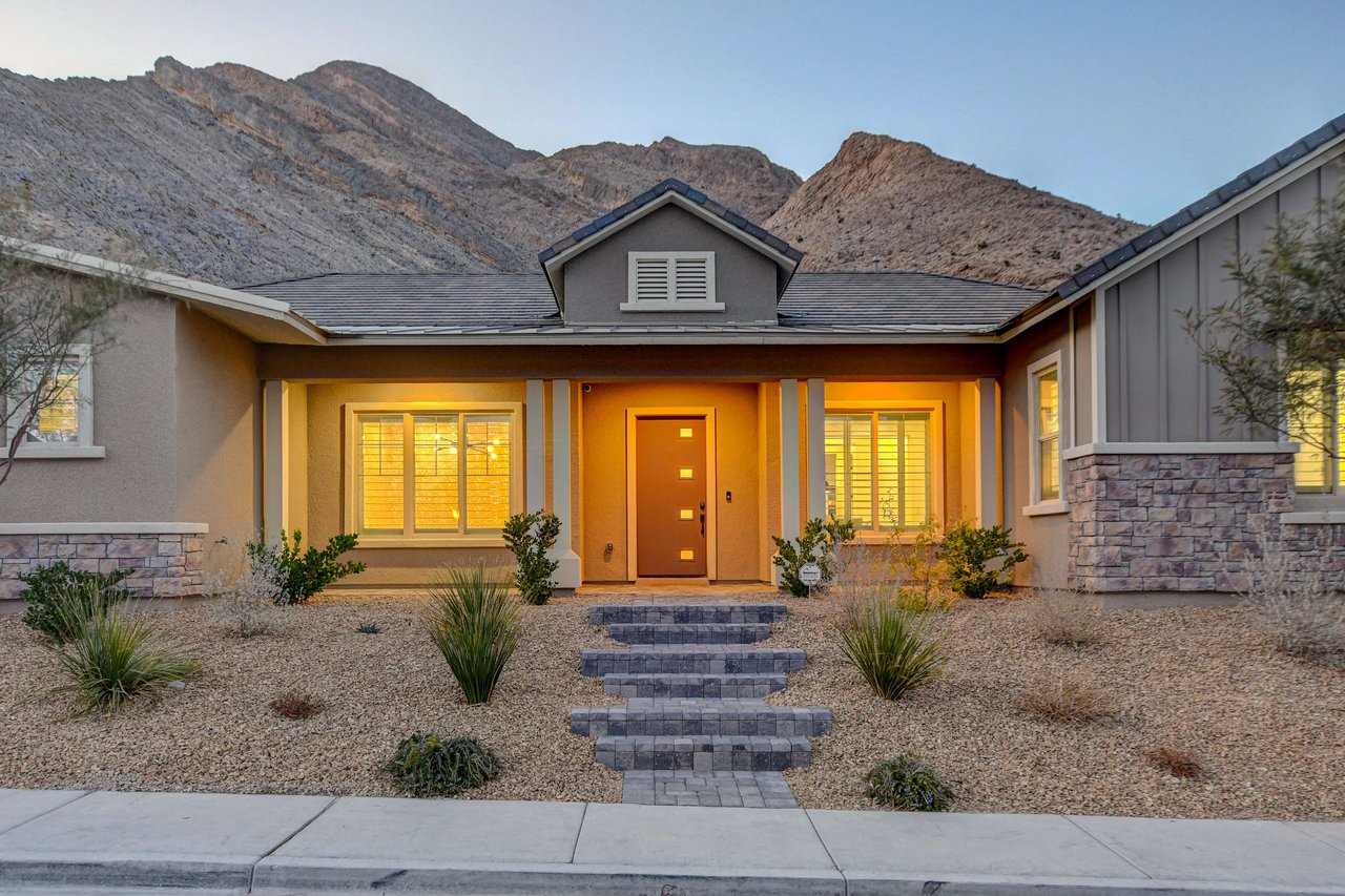 2963 The Peaks Ln