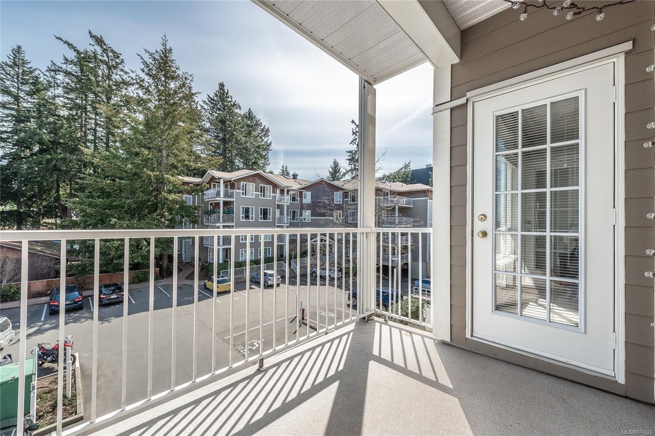 303-2823 Jacklin Rd