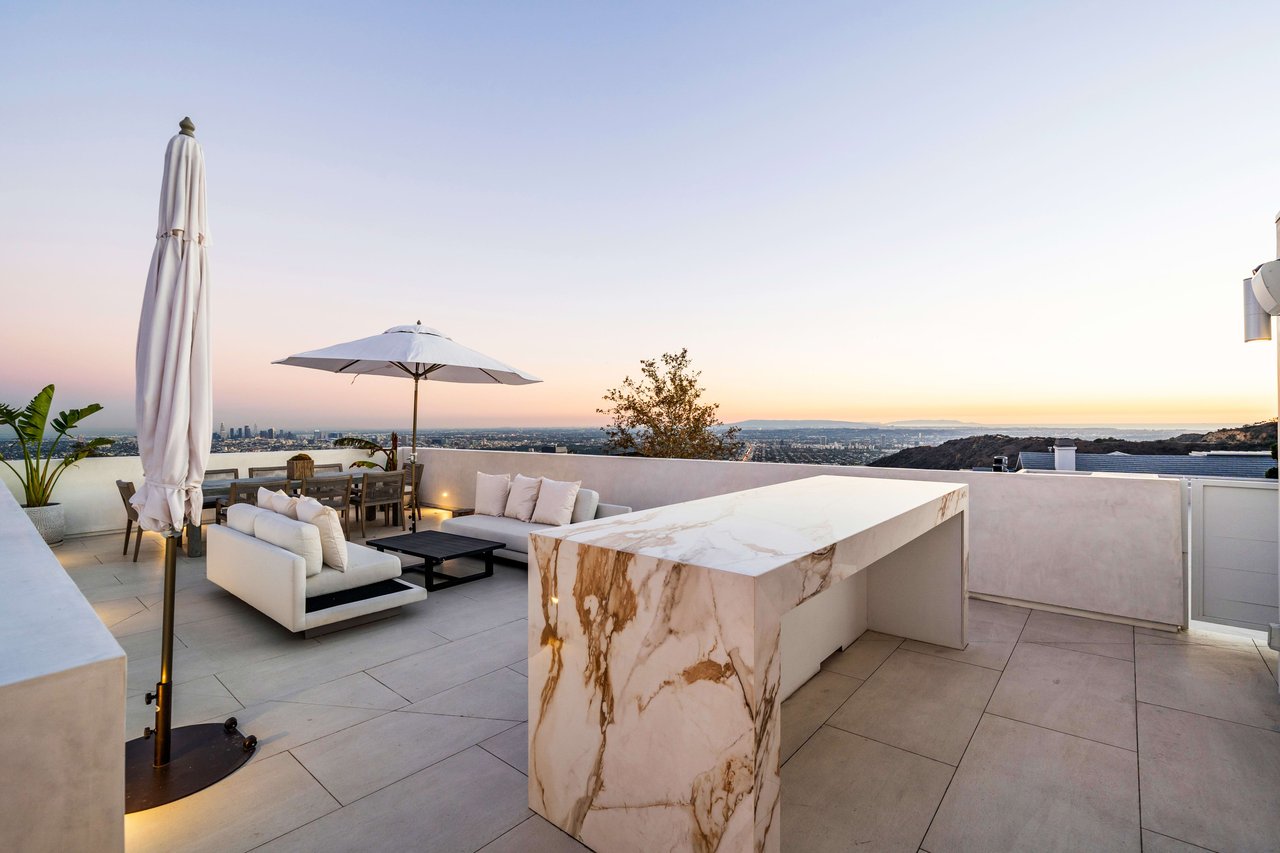 The Apex HH | 7115 Macapa Drive