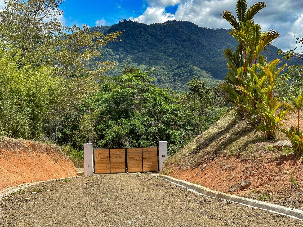 An elevated, prepared river lot with 360-degree ocean, mountain, valley and jungle views