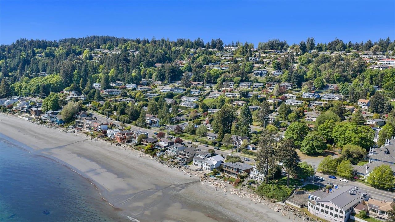 989 Abbey Rd, Saanich
