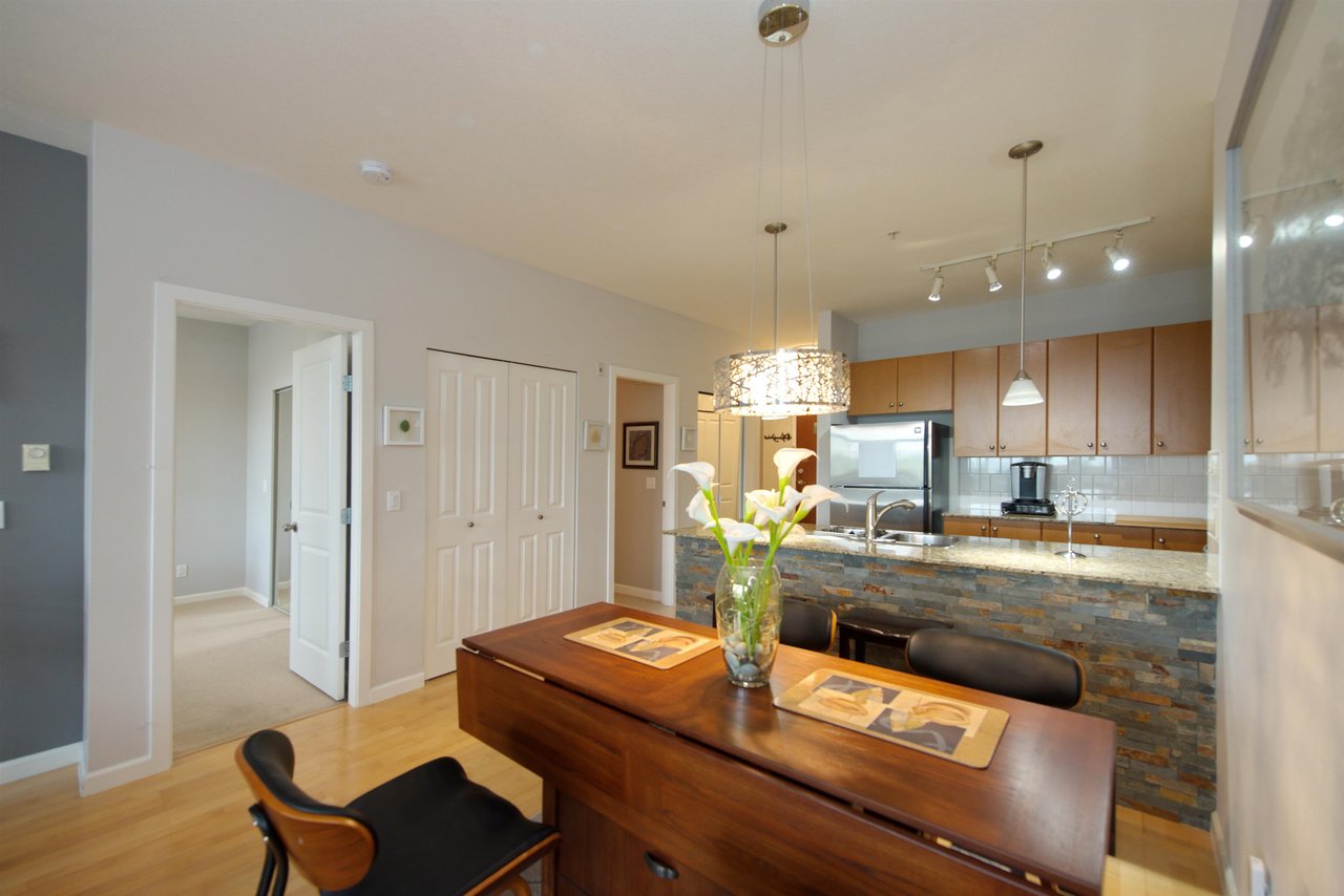 206-15385 101a Avenue, Surrey