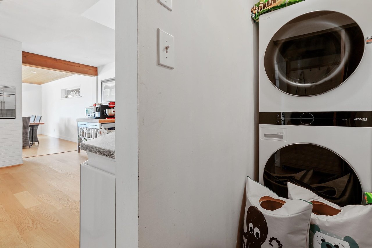 325 Bayview Pl