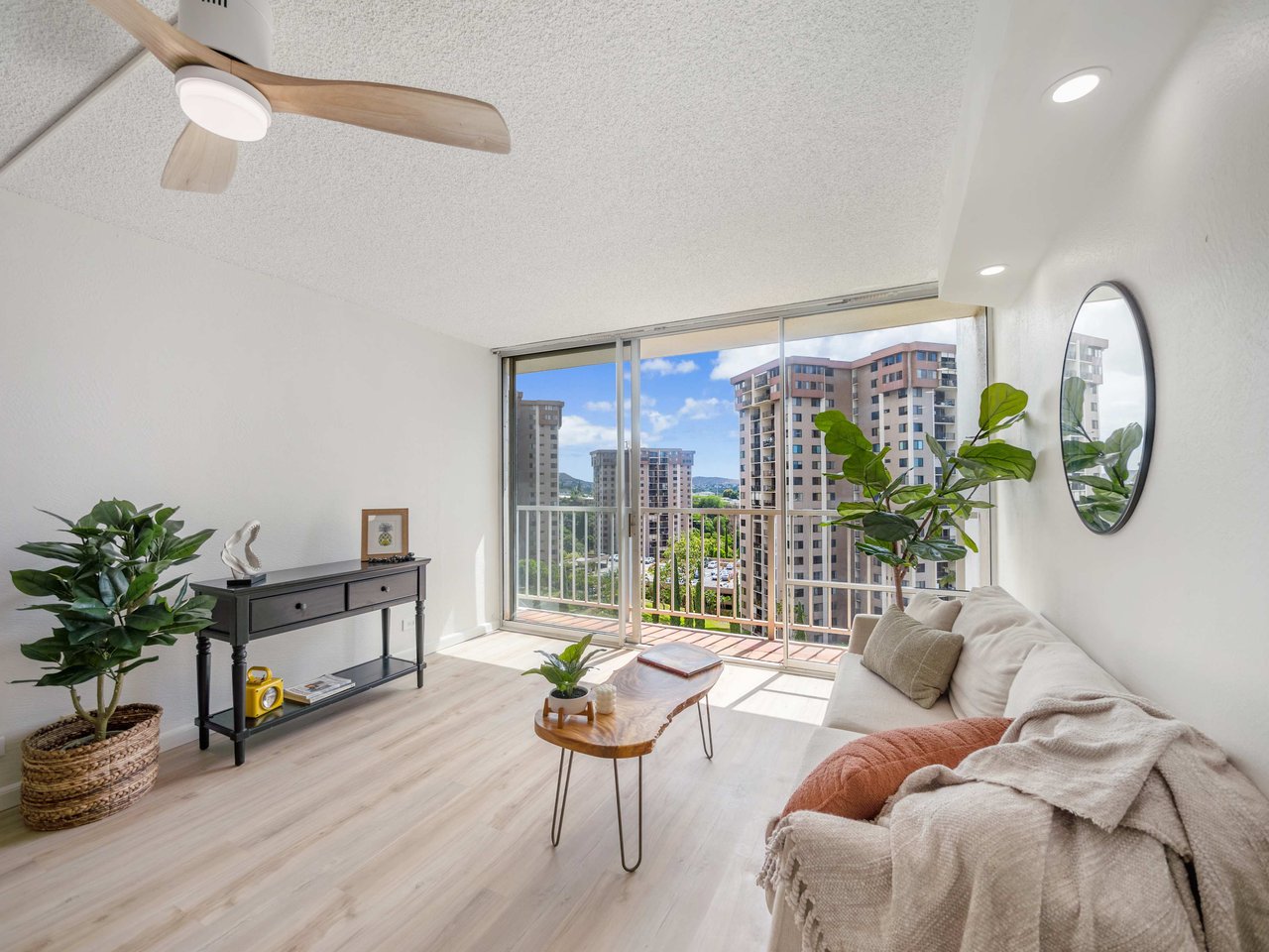 Luxury Living at Pearl Two