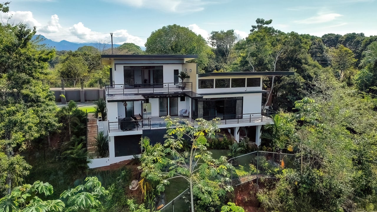 Casa Palma, Brand New Luxury 3 bedroom, 4 bathroom home with Amazing Sunset View in Quepos