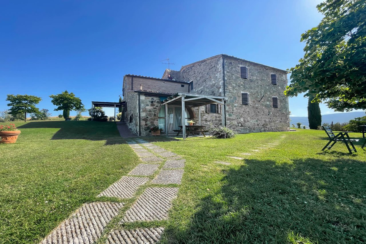 TENUTA IL GRANO “Charming Panoramic Farmhouse For Sale in Val d'Orcia”