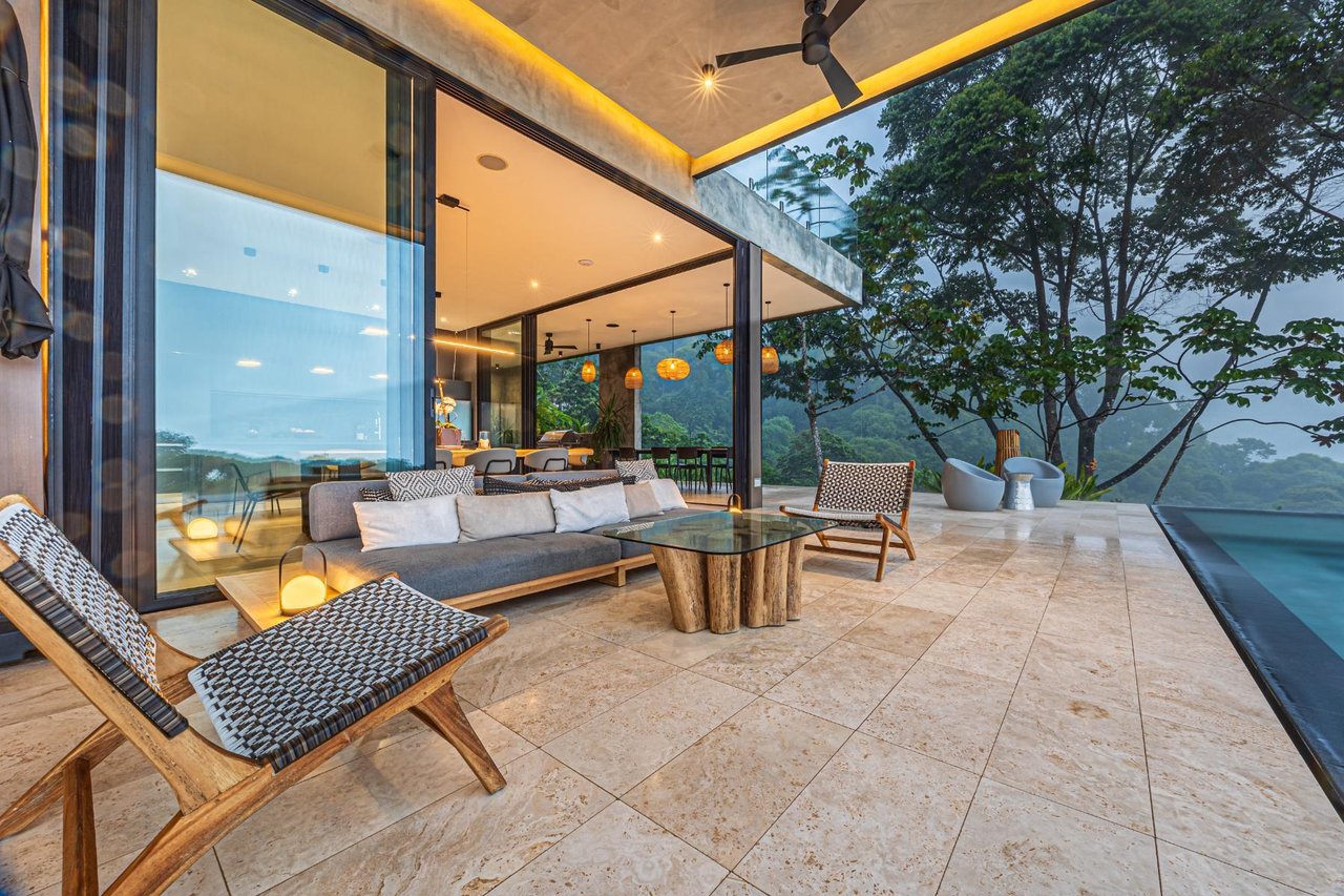 Architectural Whale Tail Villa, Dominical, Puntarenas