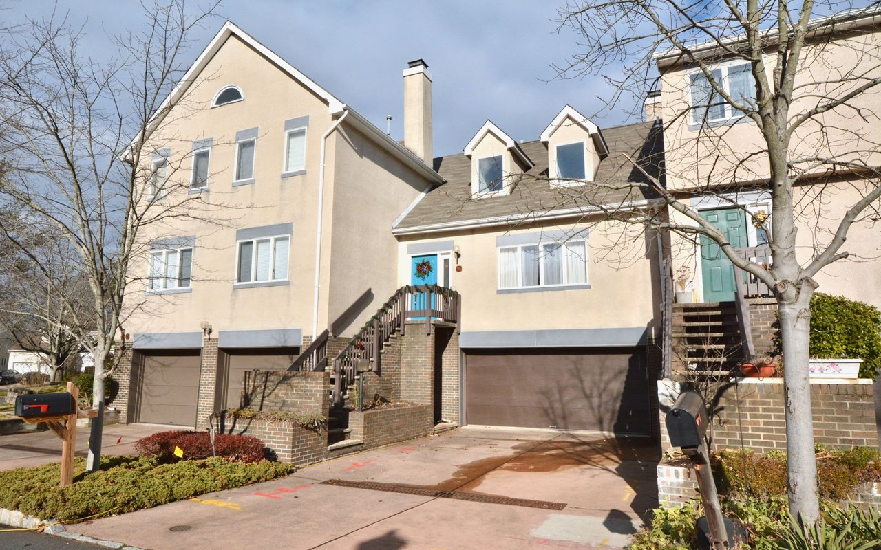 16 Lexington Ct