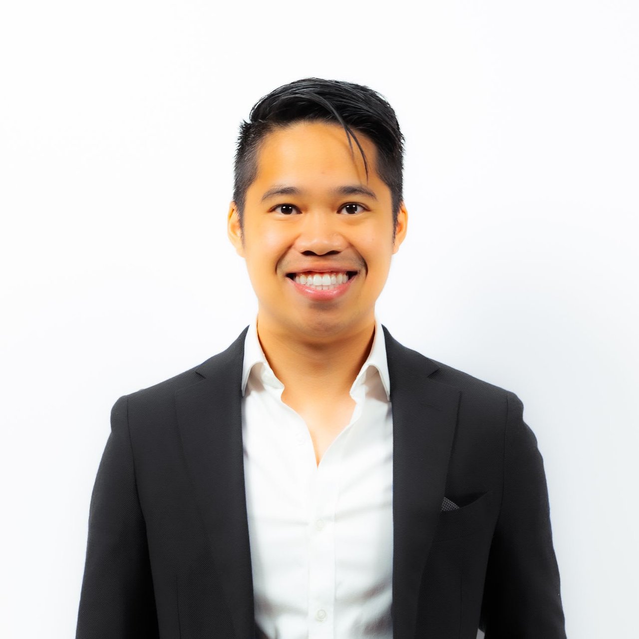 a profile photo of realtor David Hoang