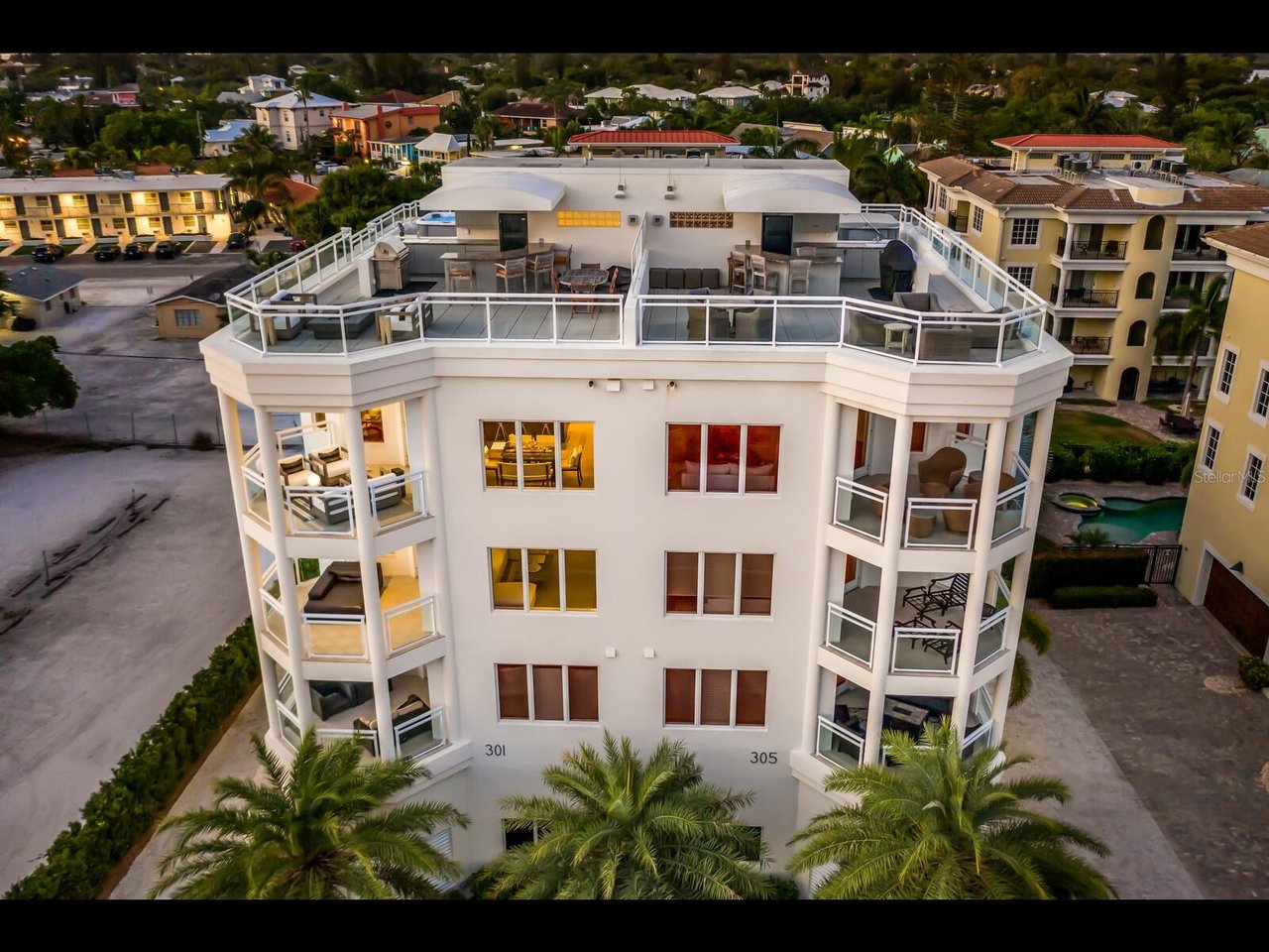 🌁💎 PENDING 💎🌁 301 BEACH RD, #301-1, SARASOTA, FL 34242