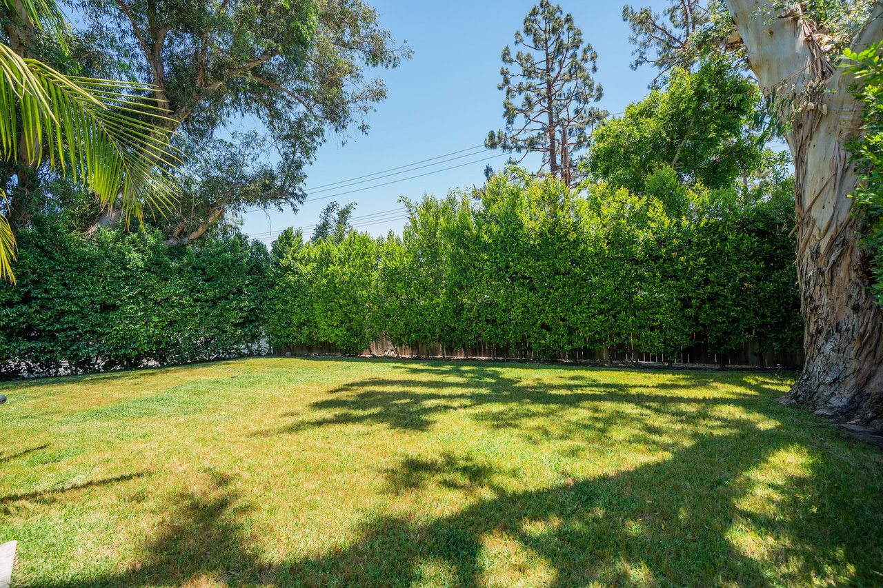 Sprawling Updated Cali Ranch in Toluca Lake w/ Resort Like Backyard