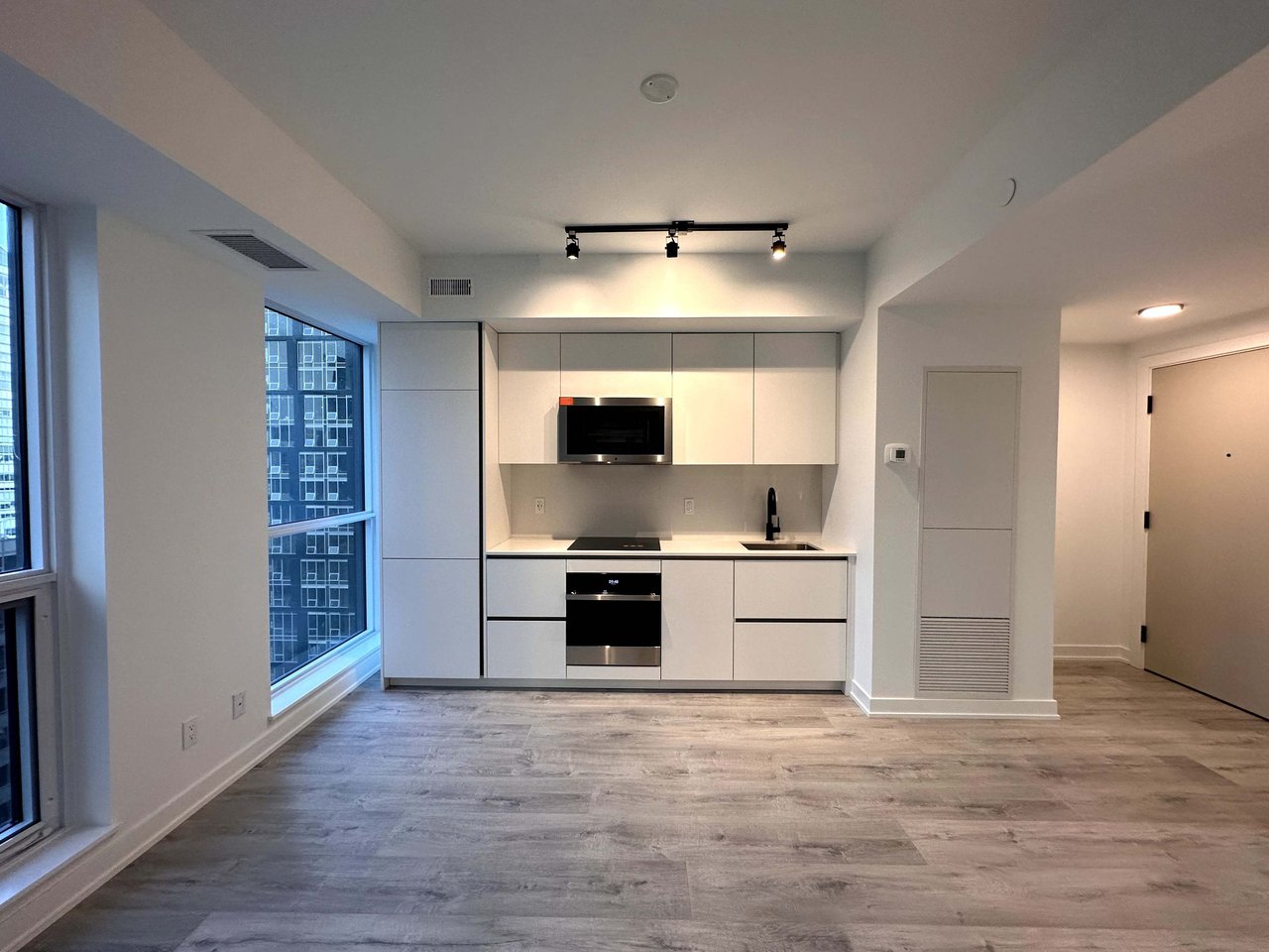 327 King St W, Unit 3601