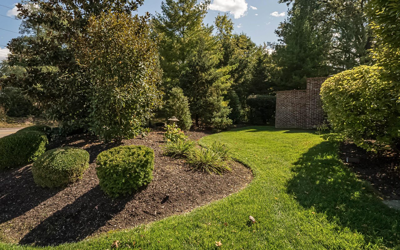 Carefree Luxury Living in Ladue Schools