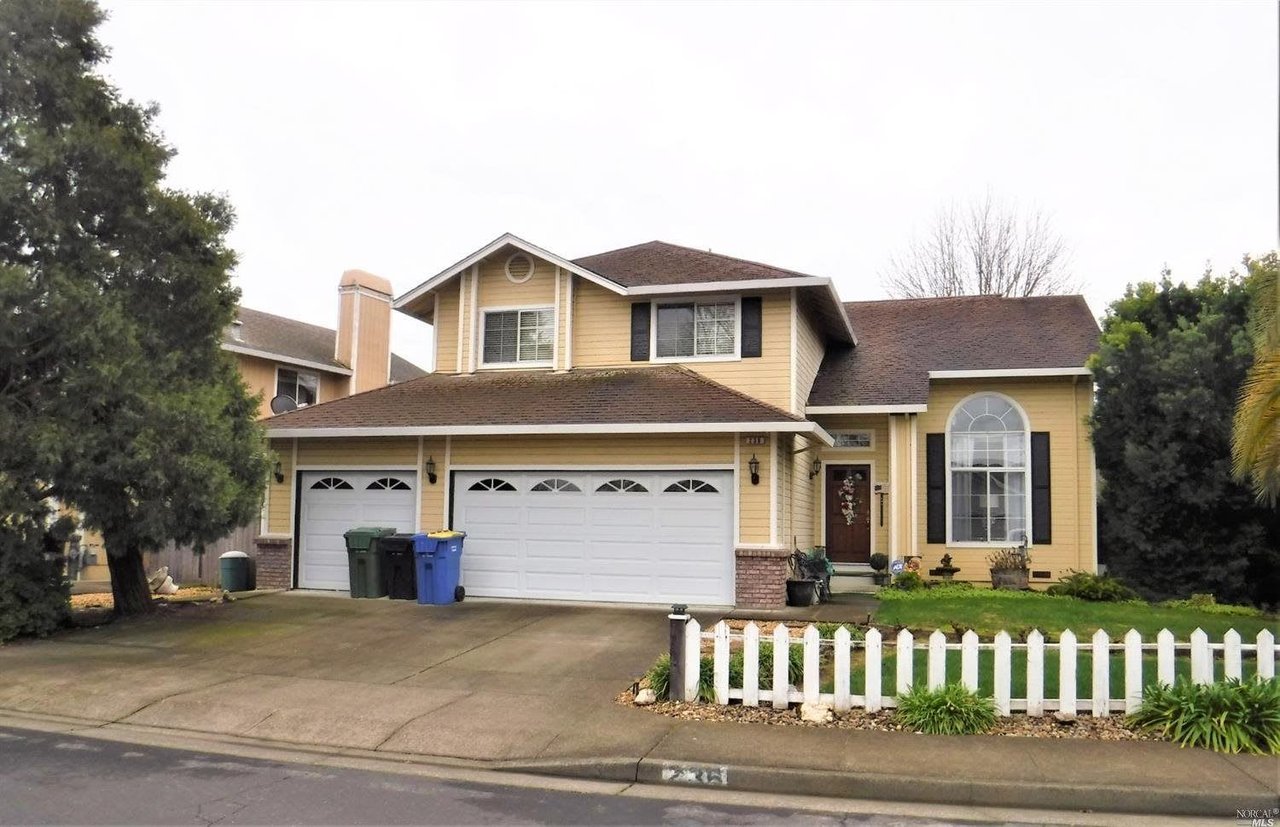 236 Belfiore Ln