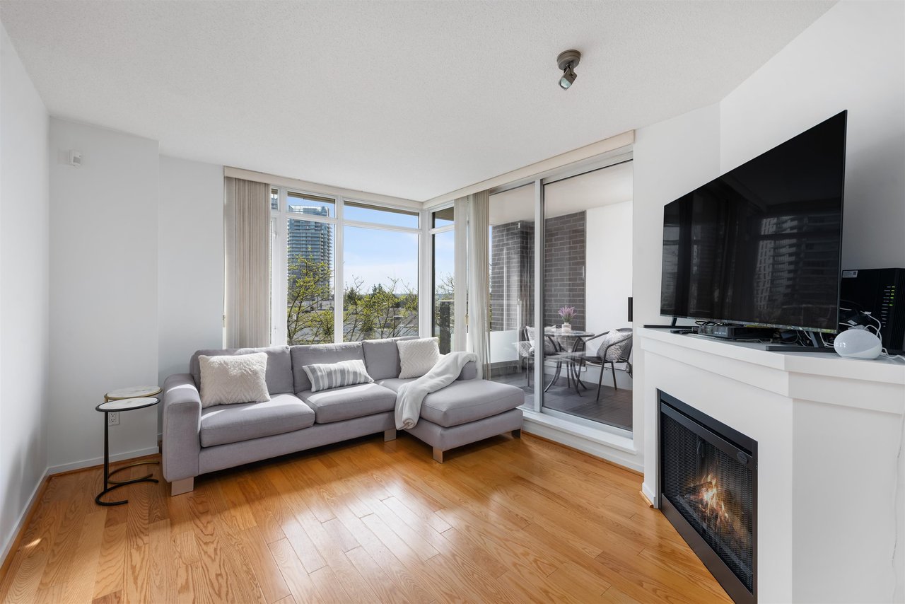 206-2133 Douglas Rd