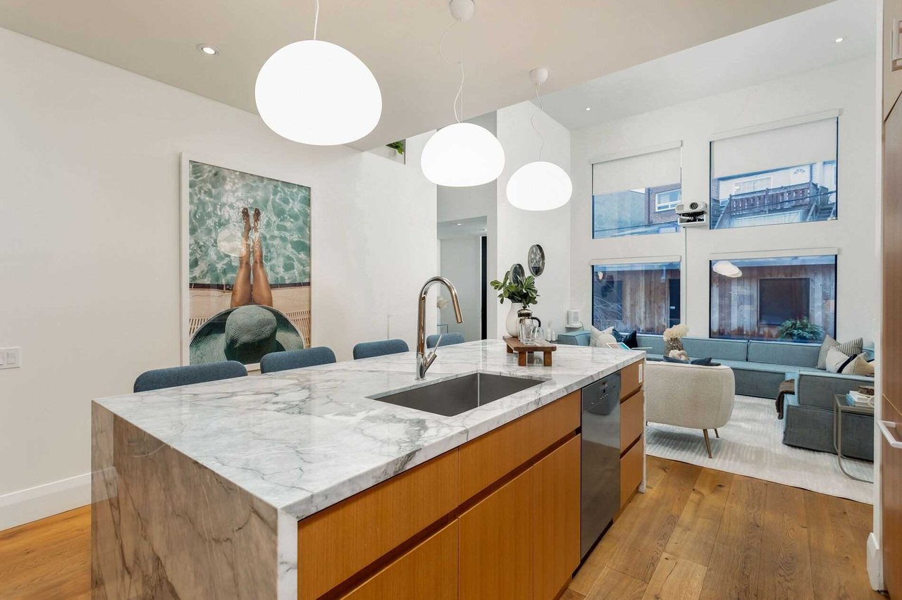 14 Rolyat St