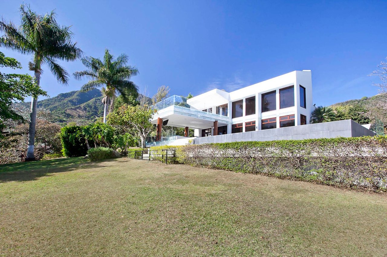 Hilltop Pool Estate Tennis Court, Escazu, San Jose