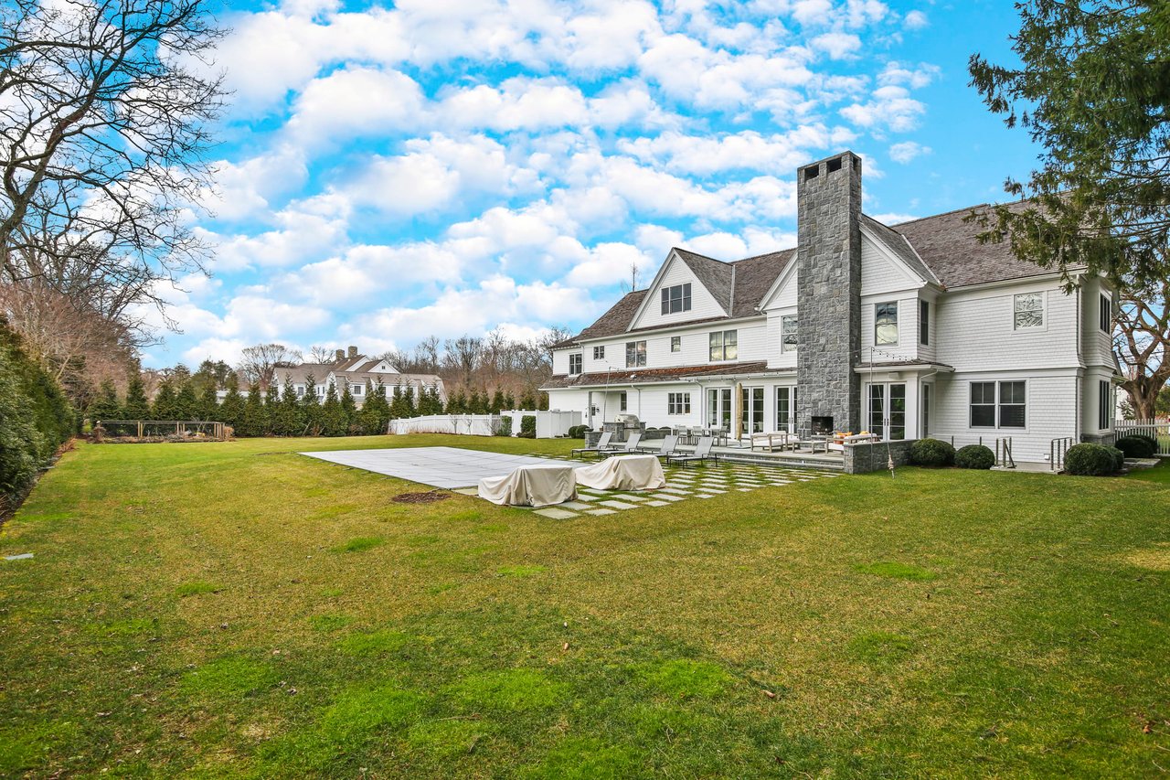 18 Mayflower Parkway