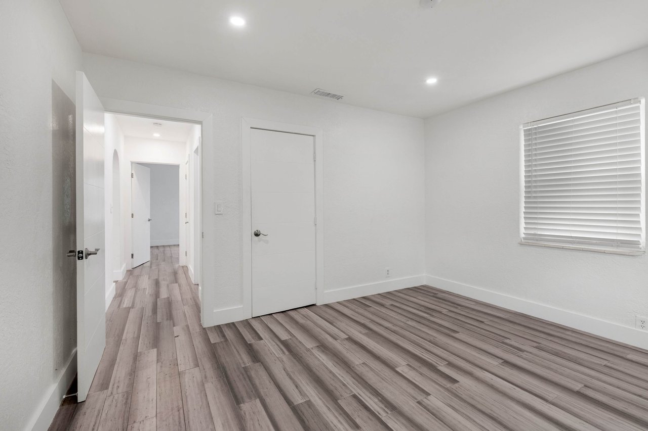 1844 Sheridan St Hollywood FL-33020