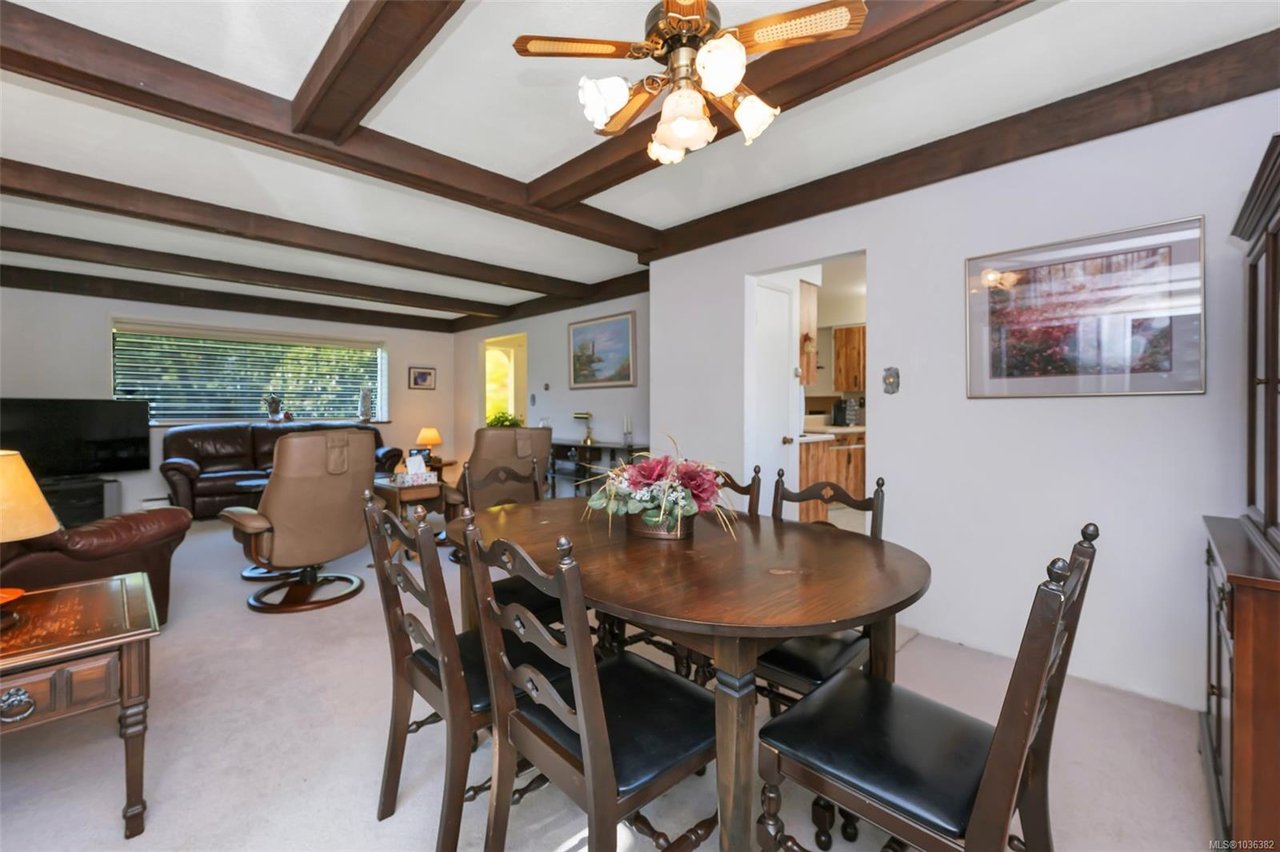 989 Abbey Rd, Saanich