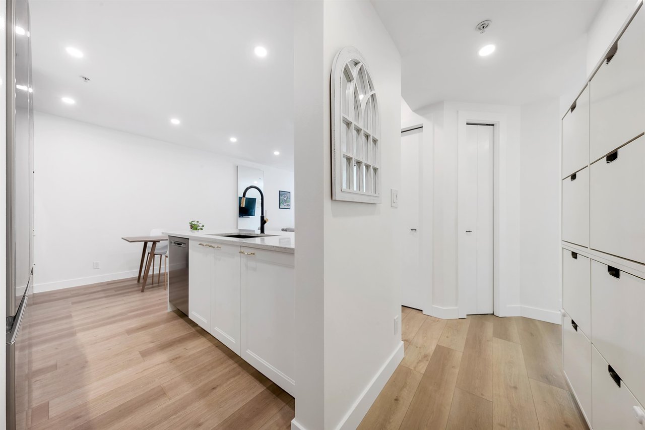102-1033 St. Georges Ave