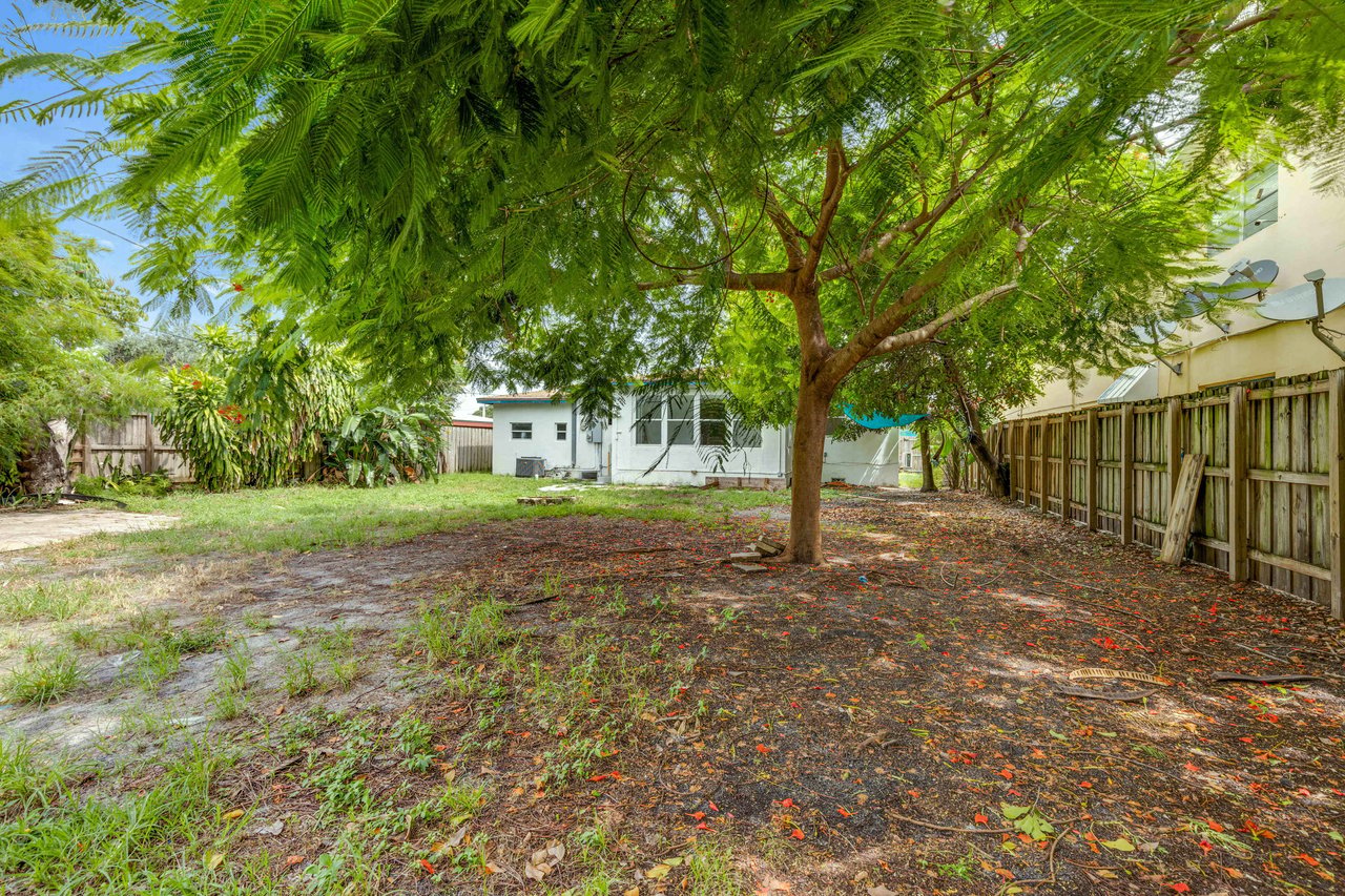 1844 Sheridan St Hollywood FL-33020