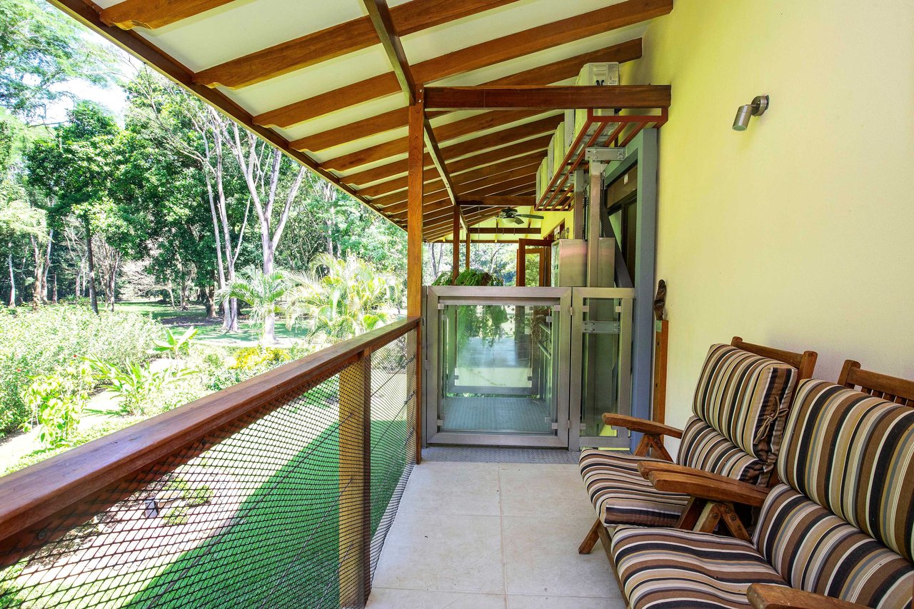 Wheelchair Friendly- 2 Bedroom house in a Quiet Community