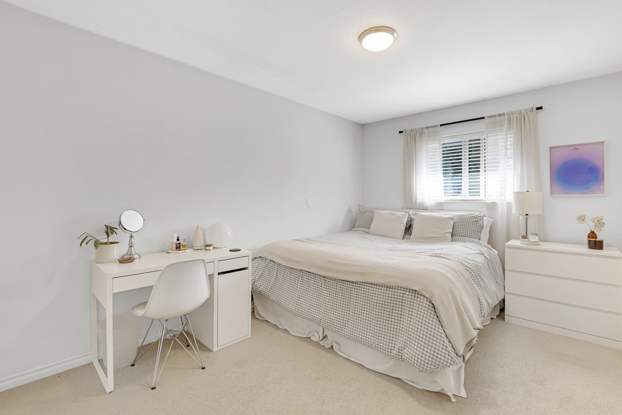 2548 Nairn Wy