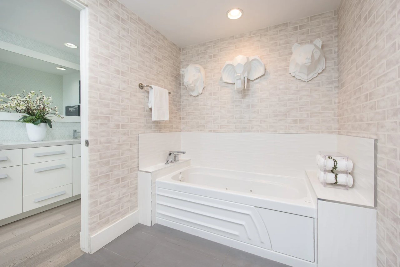 814 Amherst Ave #104
