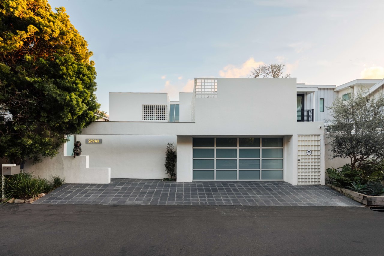 Robert De Niro’s Malibu Pad From Heat Lists for $21 Million