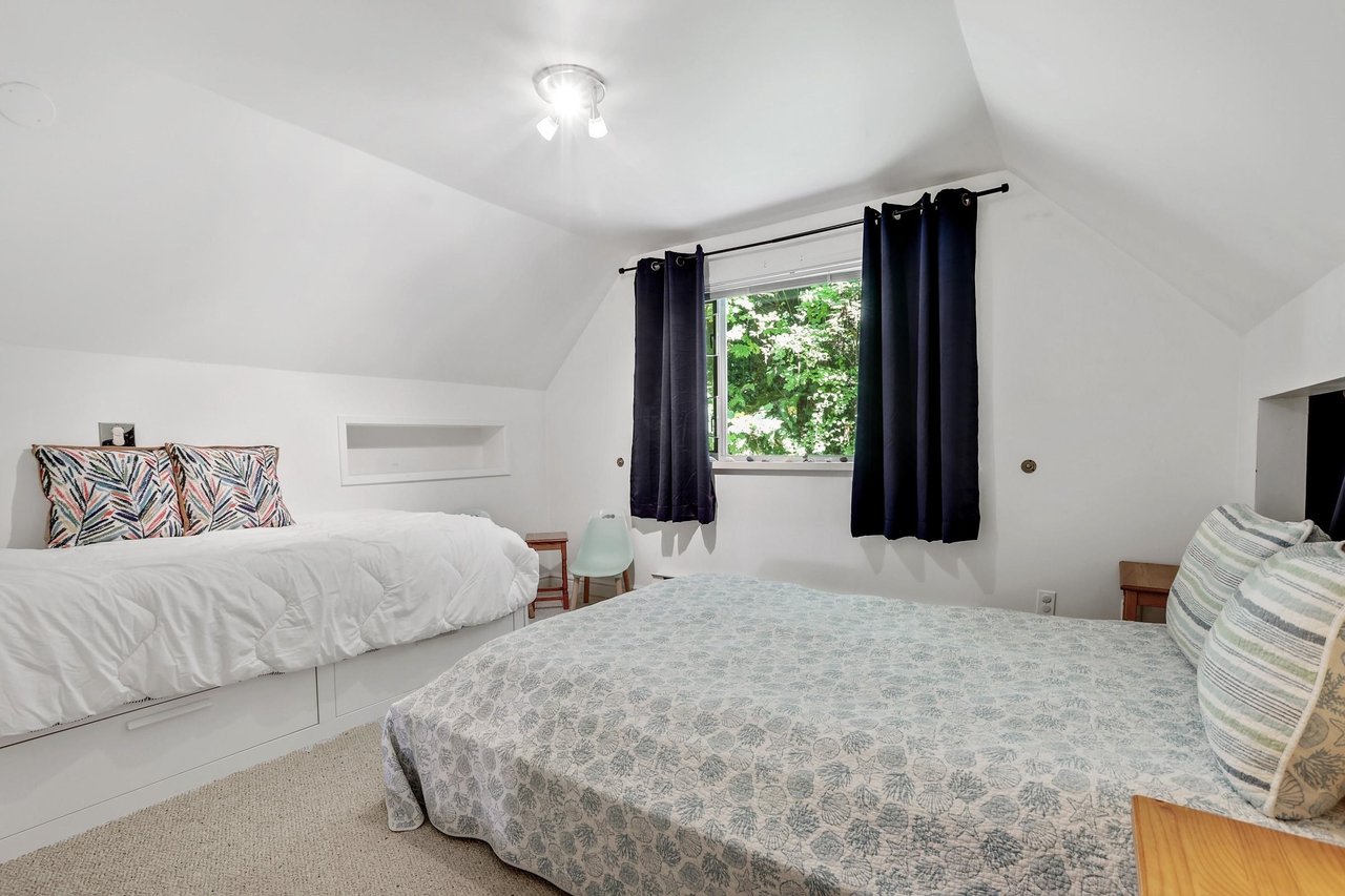 325 Bayview Pl