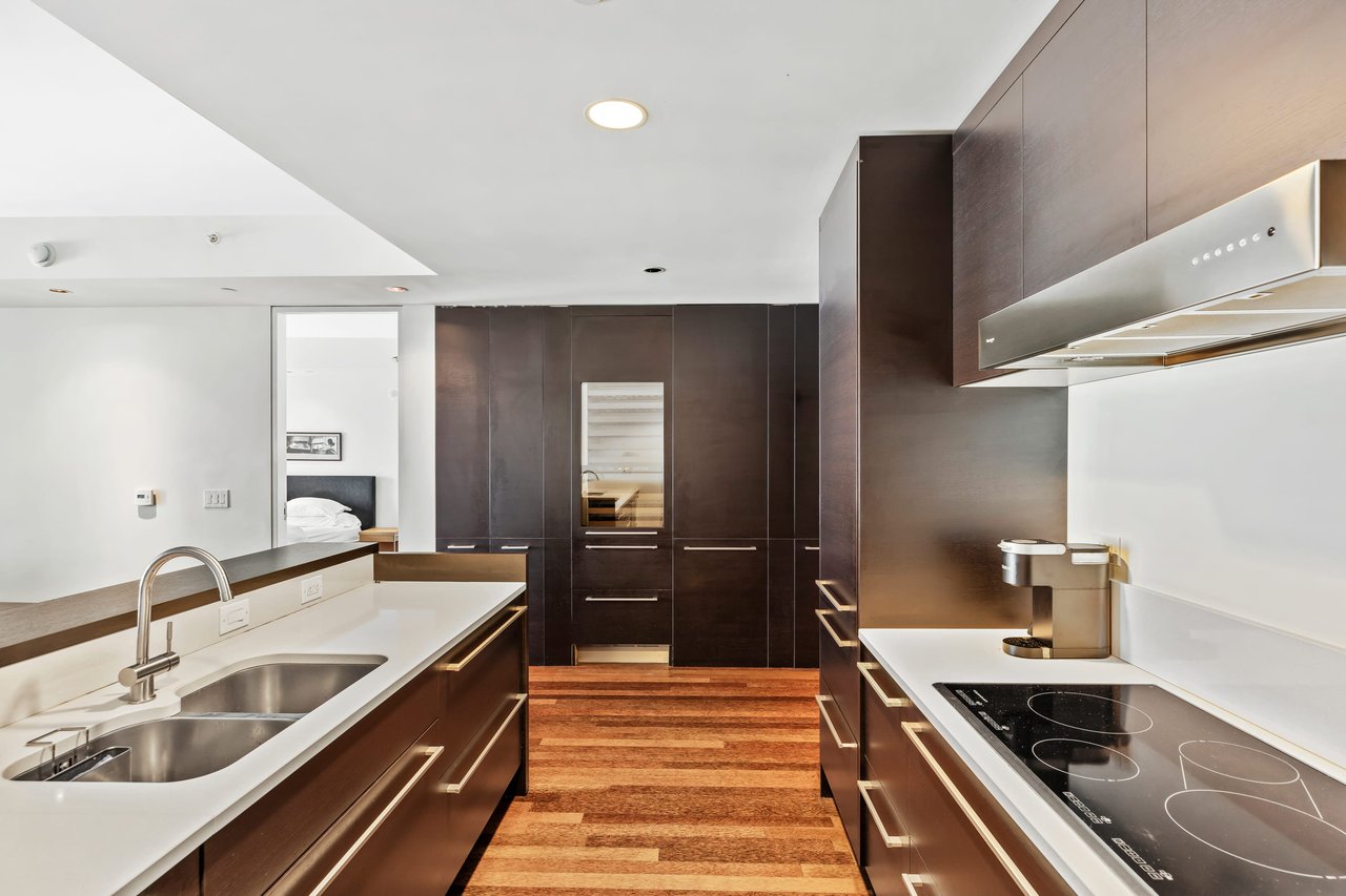 SUPER CHIC "W" RESIDENCE IN HOLLYWOOD