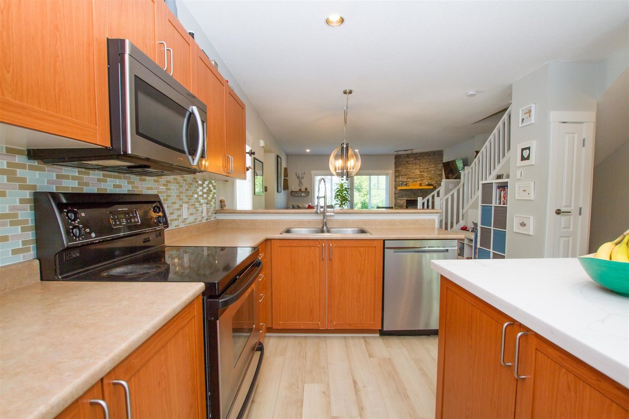 11-1800 Mamquam Rd