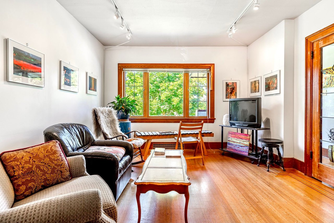 470 W 20th Ave
