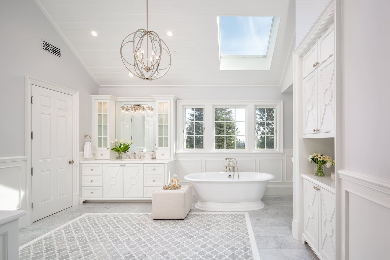 Exquisite Estate in Prime Riviera
