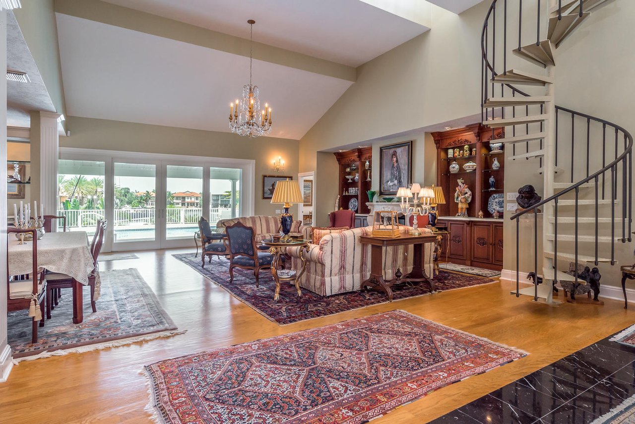 1329 Vista Dr