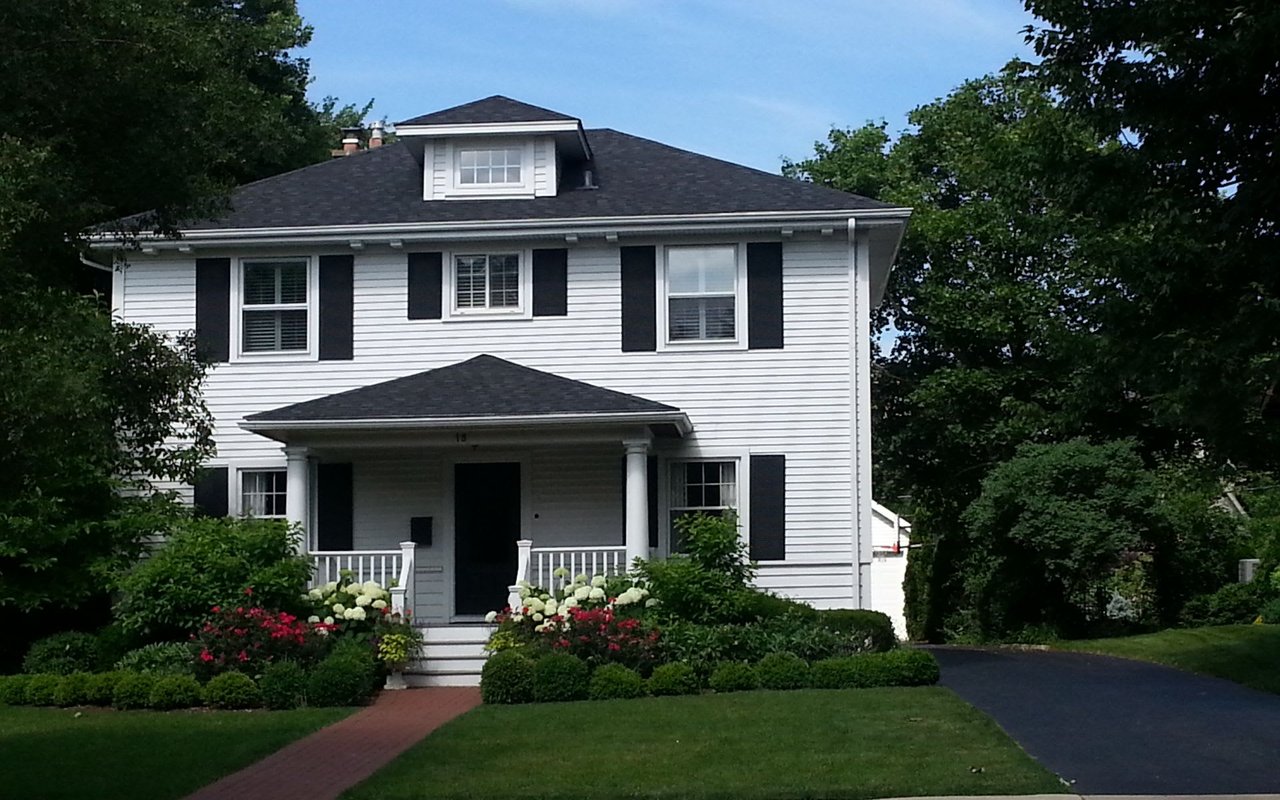 Advance Listing Notice! Clarendon Hills – Perfect Location!