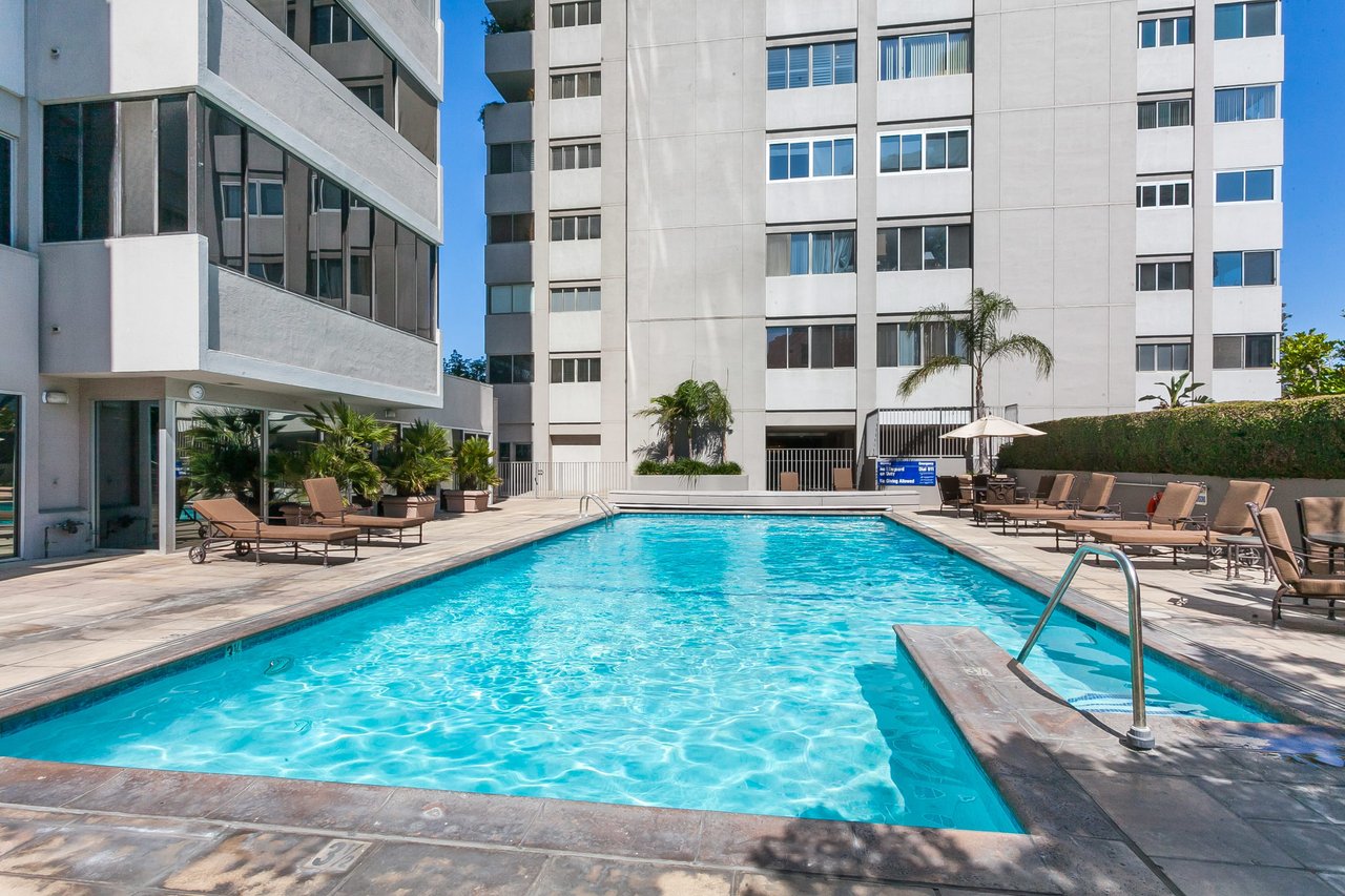 875 Comstock Avenue Unit 15D