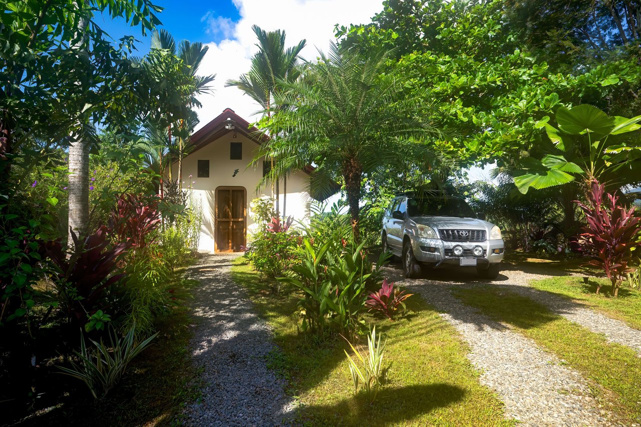 Cozy Sunset Ocean-View Bungalow On 3.5 Acres Of Jungle With Creeks, & Abundant Wildlife In Tres Rios Costa Rica