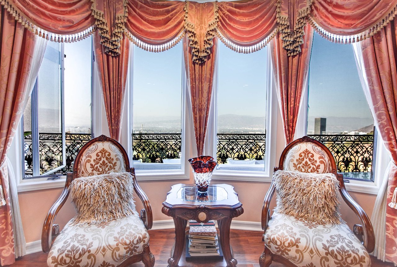 11131 Mountcastle Dr. Studio City, CA