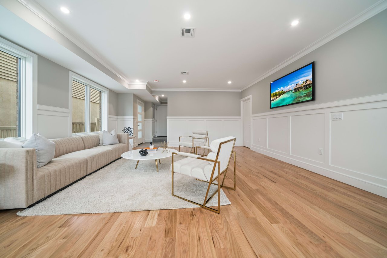 313 8th Street 1